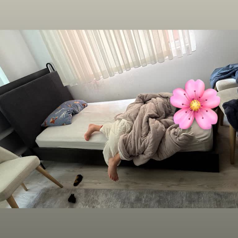 Çocuk Güvenliğini Tehlikeye Atan Karyola Sürekli Çöküyor