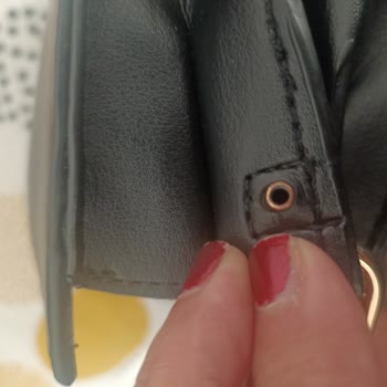 FLO Çantamda Aksesuar Parçası Çıktı Ve Mağaza Yanıtı Yetersiz