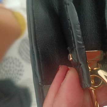 FLO Çantamda Aksesuar Parçası Çıktı Ve Mağaza Yanıtı Yetersiz