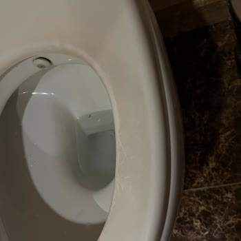 Rezervasyonlu Oda Yok, Kötü Temizlik Ve Kaba Personel