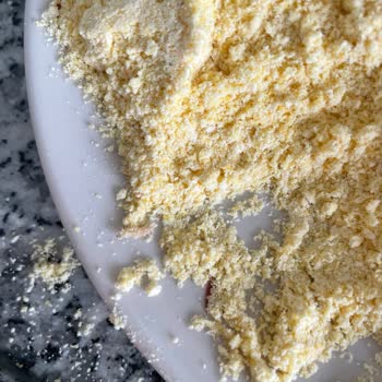 Kurtlu Mısır Unu Ve Yüzü Asık Personel: Bebek Sağlığı Tehlikede