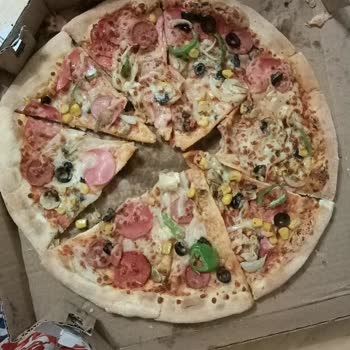 Domino's'ta Aşırı Soğanlı Ve Şekilsiz Pizza, Personelin Saygısız Tutumu