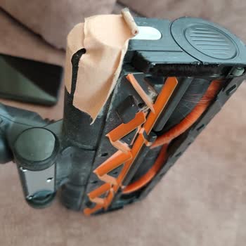 Philips 6000 Serisi Kablosuz Süpürgede Tekrar Eden Parça Kırılmaları Garanti Değişimi İsteği