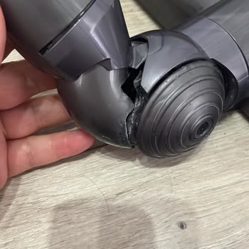 Dyson Süpürge Başlığı Sürekli Kırılıyor, Kullanım Hatası İddiası Haksız