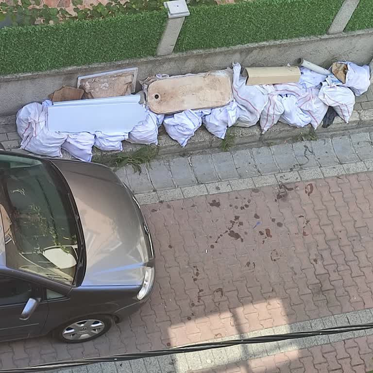 Avcılar Belediyesi Moloz Toplama Gecikmesi Ve Sokak Görüntü Kirliliği