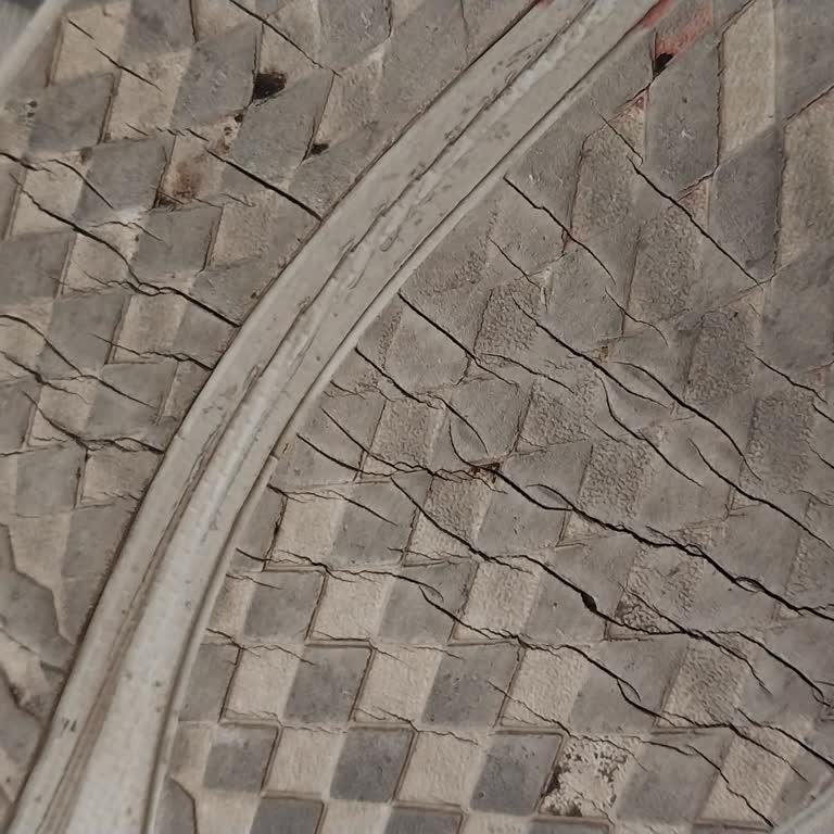Kısa Kullanıma Rağmen Taban Çatlakları Üretim Hatası Olarak Değerlendirilmeli