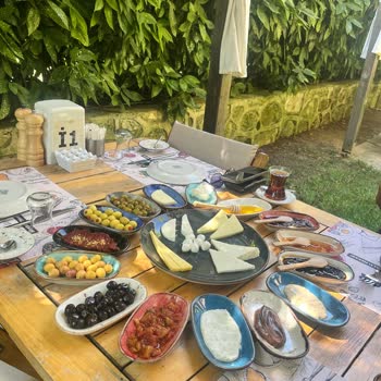 Uzunlar Çiftliği Kır Düğün Ve Kahvaltı Mekanı Kahvaltı Kalitesi Ve Çeşitliliği Yetersiz