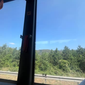 Perdesiz Ve Kirli Otobüste Güneş Maruziyeti, Hijyen Sorunu Ve Personel İlgisizliği