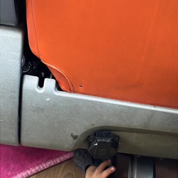 Perdesiz Ve Kirli Otobüste Güneş Maruziyeti, Hijyen Sorunu Ve Personel İlgisizliği