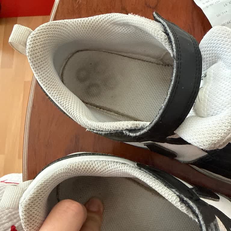 Nike Çocuk Ayakkabısının Tabanı Ağrıya Yol Açtı, Mağaza İadeyi Reddetti