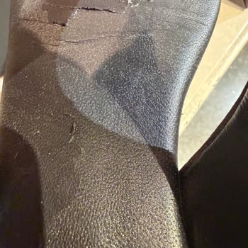 Massimo Dutti Terlikte Hızlı Çatlama Ve İade Reddi