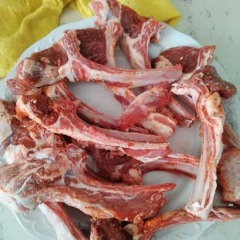 Online Siparişte Pirzola Paketi Et İçermiyor, Fazla Yağ Ve Kemik Gönderildi
