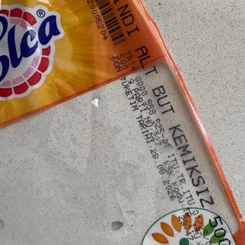 Bolca Hindi Ürünün İçindeki Keskin Kemik Parçası Kedimi Tehlikeye Attı
