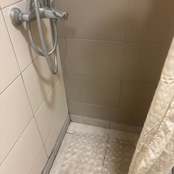 Setur Turunda Kirli Ve Küçük Otelde Konaklama Sorunu