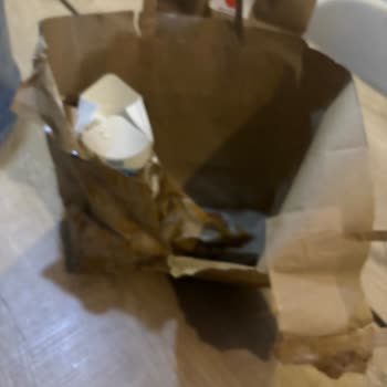 Siparişte İçki Dökülmesi Nedeniyle Yemekler Kullanılamaz Hale Geldi Ve İade Talebi Reddedildi