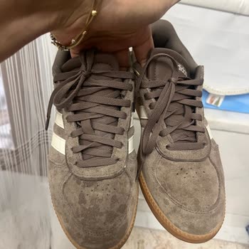 Adidas Süet Ayakkabının Hızlı Solması Ve Su Lekeleri Üzerine Reddedilen İade Çabaları