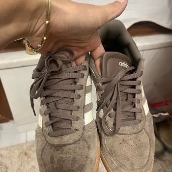 Adidas Süet Ayakkabının Hızlı Solması Ve Su Lekeleri Üzerine Reddedilen İade Çabaları