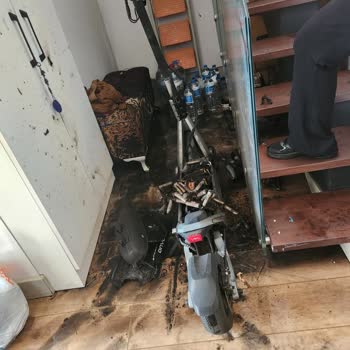 Onvo Scooter Patlaması Ev Yangınına Neden Oldu; Çocuklar Tehlikede Ve Hepsiburada Cevapsız