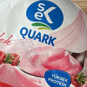 Sek Çilekli Yoğurtta Görünür Küf: Sağlık Endişesi Ve Güven Kaybı