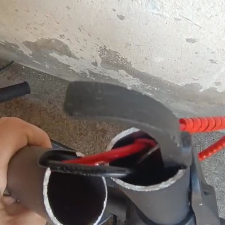 Üretim Hatası Nedeniyle Elektrikli Scooter Kısa Sürede Kırıldı Ve Güvenlik Riski Oluştu