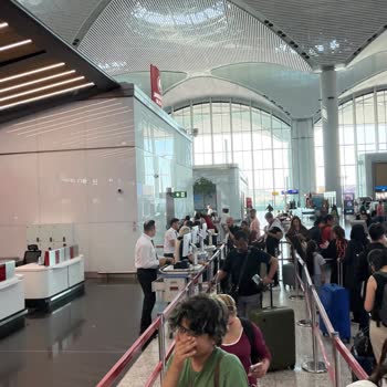 İstanbul Havalimanı’nda THY Bagaj Kontuarları Yetersiz, Uzun Bekleme Süresi