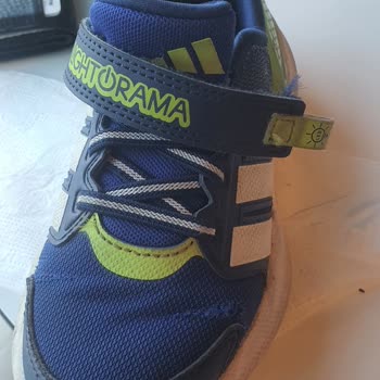 Adidas Çocuk Ayakkabısında 3 Ayda Tekstil Bozulması Ve Kalite Sorunu
