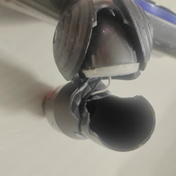 Dyson V11 Kablosuz Süpürge Başlık Kolu Kırıldı, Garanti Kapsamı Dışında