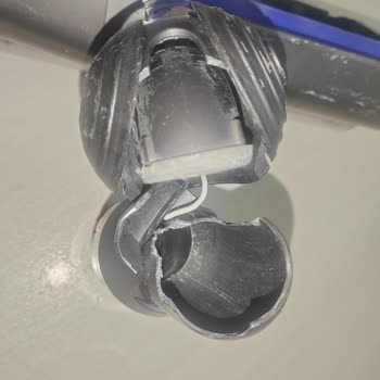 Dyson V11 Kablosuz Süpürge Başlık Kolu Kırıldı, Garanti Kapsamı Dışında