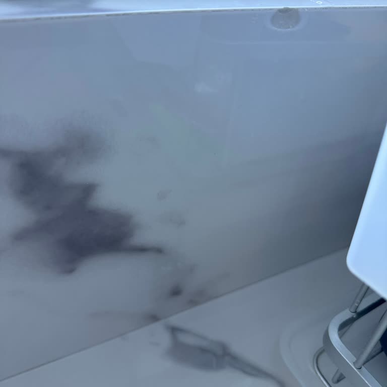Dayanıklı Olması Söylenen Tezgah Basit Bir Darbede Kırıldı