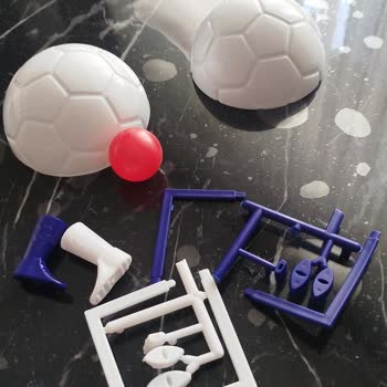 A101 Futbol Topu Şeklindeki Çıkartma Oyuncak Setinde Eksik
