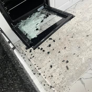 Fırın Camı Patlayarak Güvenlik Tehlikesi Oluşturdu