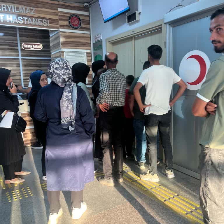 Acil Poliklinikte Sıra Kaosu Ve Gergin Ortam