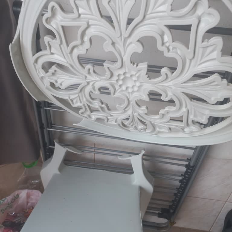 Kırılmaz Dediği Sandalyeler Sürekli Kırılıyor Ve Çözüm Yok
