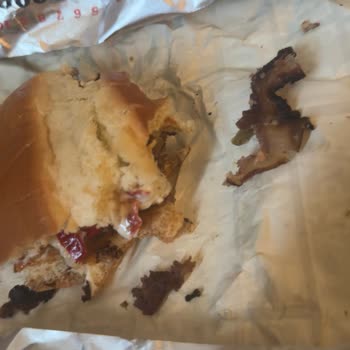 Arby's Menüsünde Çiğ Ve Yanmış Et, Sağlık Sorunu Ve İade Talebi