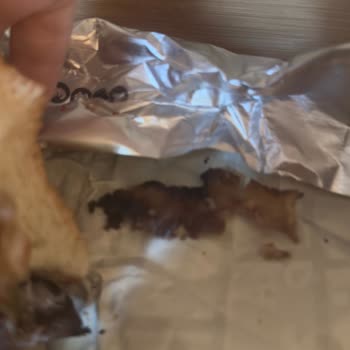 Arby's Menüsünde Çiğ Ve Yanmış Et, Sağlık Sorunu Ve İade Talebi