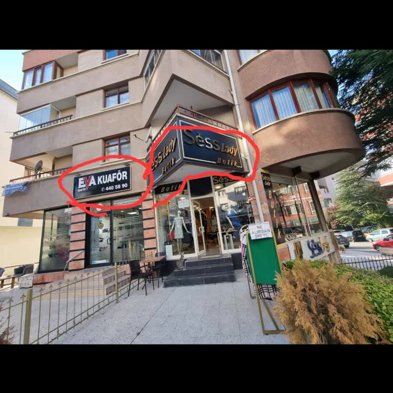 İzinsiz Tabela Ve Brandalar Balkon Ve Duvarıma Asıldı, Zarara Uğradım