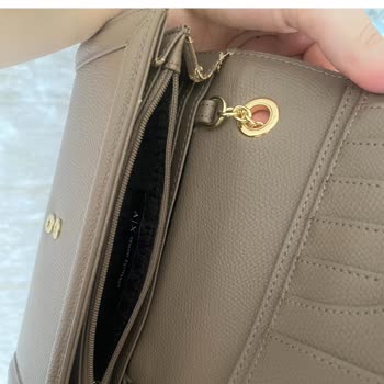 Cartera Armani Exchange con Defecto de Fabricación y Rechazo sin Justificación