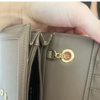Cartera Armani Exchange con Defecto de Fabricación y Rechazo sin Justificación