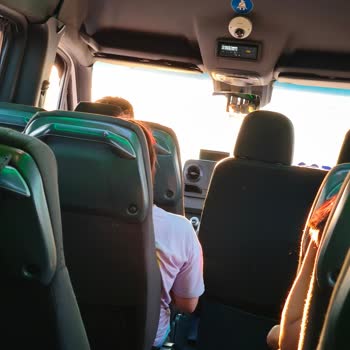 Planlanan Otobüs Yerine Geç Saatte Minibüs Gönderilmesi Ve Müşteri İhmal Edilmesi