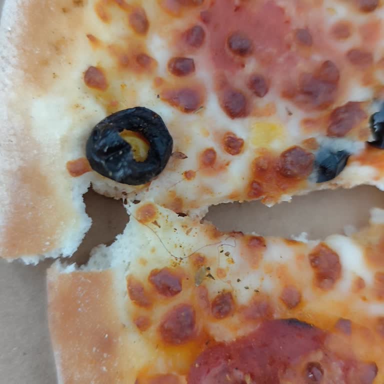 Domino's Şubesinde Yabancı Madde İçeren Pizza Ve Geciken Teslimat