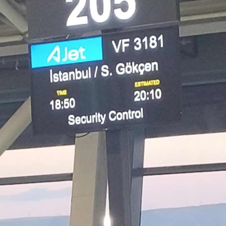 AJet Uçuşunun 2 Saatten Fazla Gecikmesi Ve Çocuklu Yolculara İkram Yapılmaması