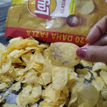 Lays Cipsinde Şüpheli Madde Ve Küf Görüntüsü