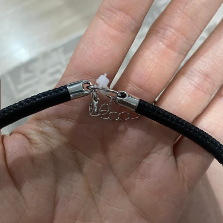 Koton'dan Aldığım Kolyenin Açılması Zor Plastik Kelepçesi Yüzünden Kendimi Yaraladım