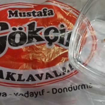 Dondurma Külahının İçinde Kemik Parçasına Benzer Yabancı Cisim