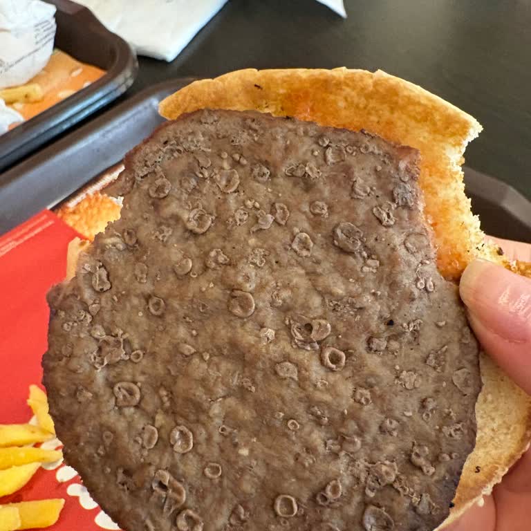 Burger King Çocuk Menüsü Hamburgeri Bozuk, Sağlık Endişesi
