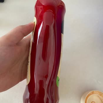 Tukaş Ketçap Şişesindeki Aşırı Şişme Ve Beyaz Maddeler Sağlık Endişesi Yaratıyor