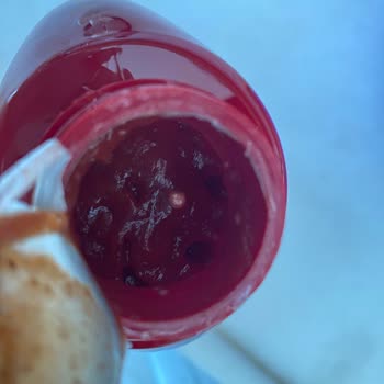 Tukaş Ketçap Şişesindeki Aşırı Şişme Ve Beyaz Maddeler Sağlık Endişesi Yaratıyor