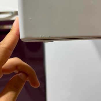 Buzdolabında Boya Atması Ve Kapı Fitilinde Çatlama, Servis İlgisizliği
