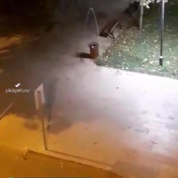 Mudanya Belediyesi Bozulan Fıskiyenin Betona Doğru Akması!