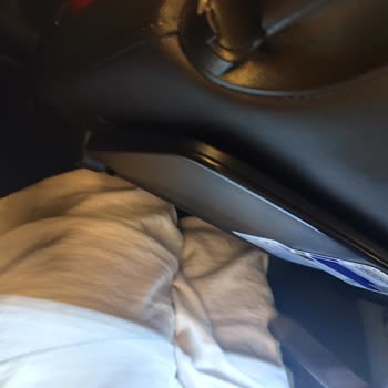 Koltuğun Aşırı Eğilmesi Diz Mesafesini Kapatdı, Personel Duyarsız Kaldı